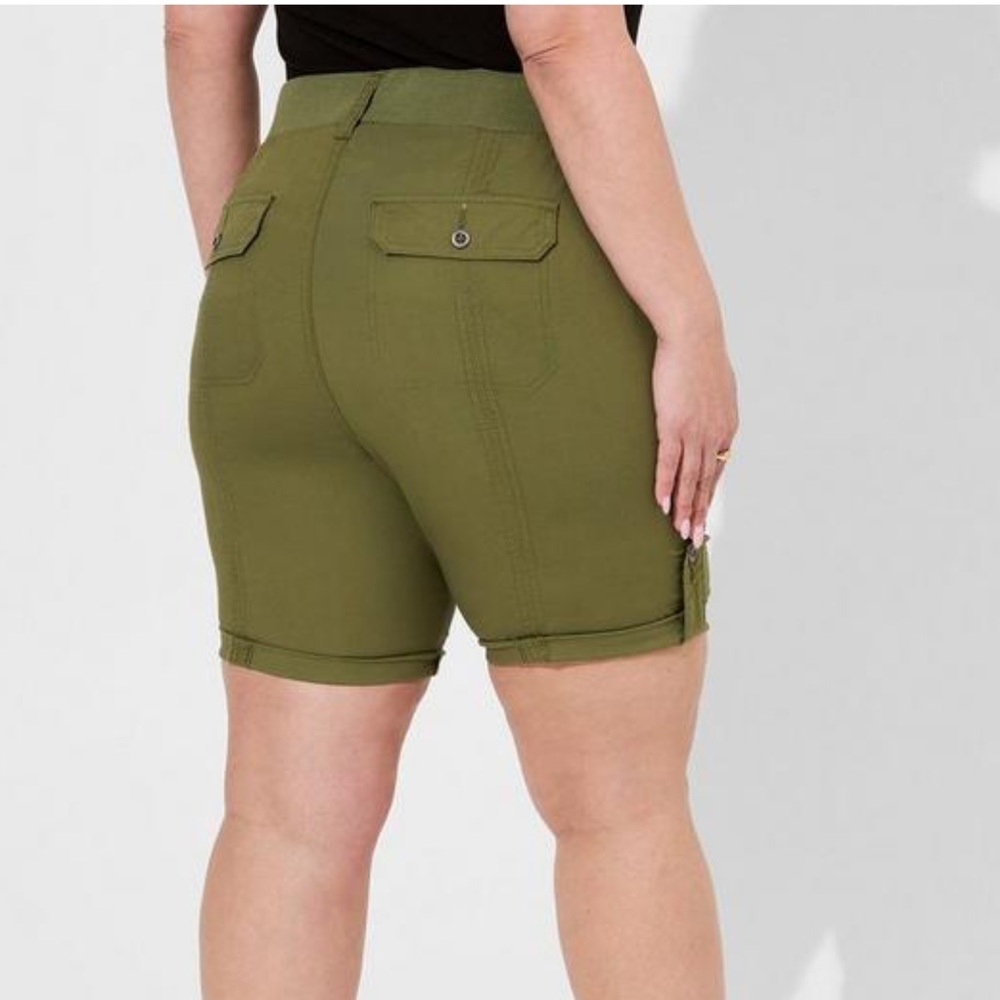 Torrid Bermuda Stretch Poplin Mid-Rise Short - Picture 2 of 6